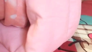 性感的少女勾引她的同学进行淫荡的活动