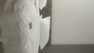 哇噻~好温柔，男人想操的就是温柔体贴的女人，而不是家里的母老虎