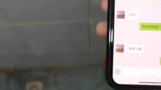 性感的继妹在手机上留下淘气的视频