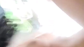 青少年业余爱好者在真正的宿舍房间里探索他们的性欲