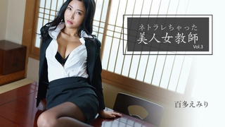 开裆黑丝上位骑乘自己动站立抽插，很是诱惑不要错过