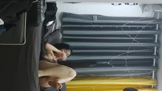 少女在高清中口交和手淫男人