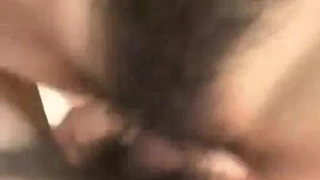 小鸡鸡情人在牛仔姿势下从女友那里得到了粗暴的骑行