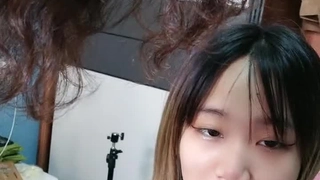 背着男友出轨约炮，十分有肉欲的小姐姐，屁股一坐上来鸡巴就感受到了温暖，骑得这匹马真舒服