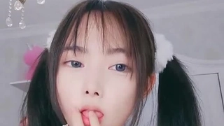 英国少女凯特·英格兰在宿舍里享受三人行