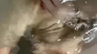 宿醉找路人发泄 抛弃废物男友