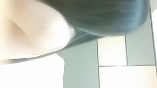 饥渴欲女电动棒触穴呻吟不止高潮不停~老公接着用棒棒塞满她的穴